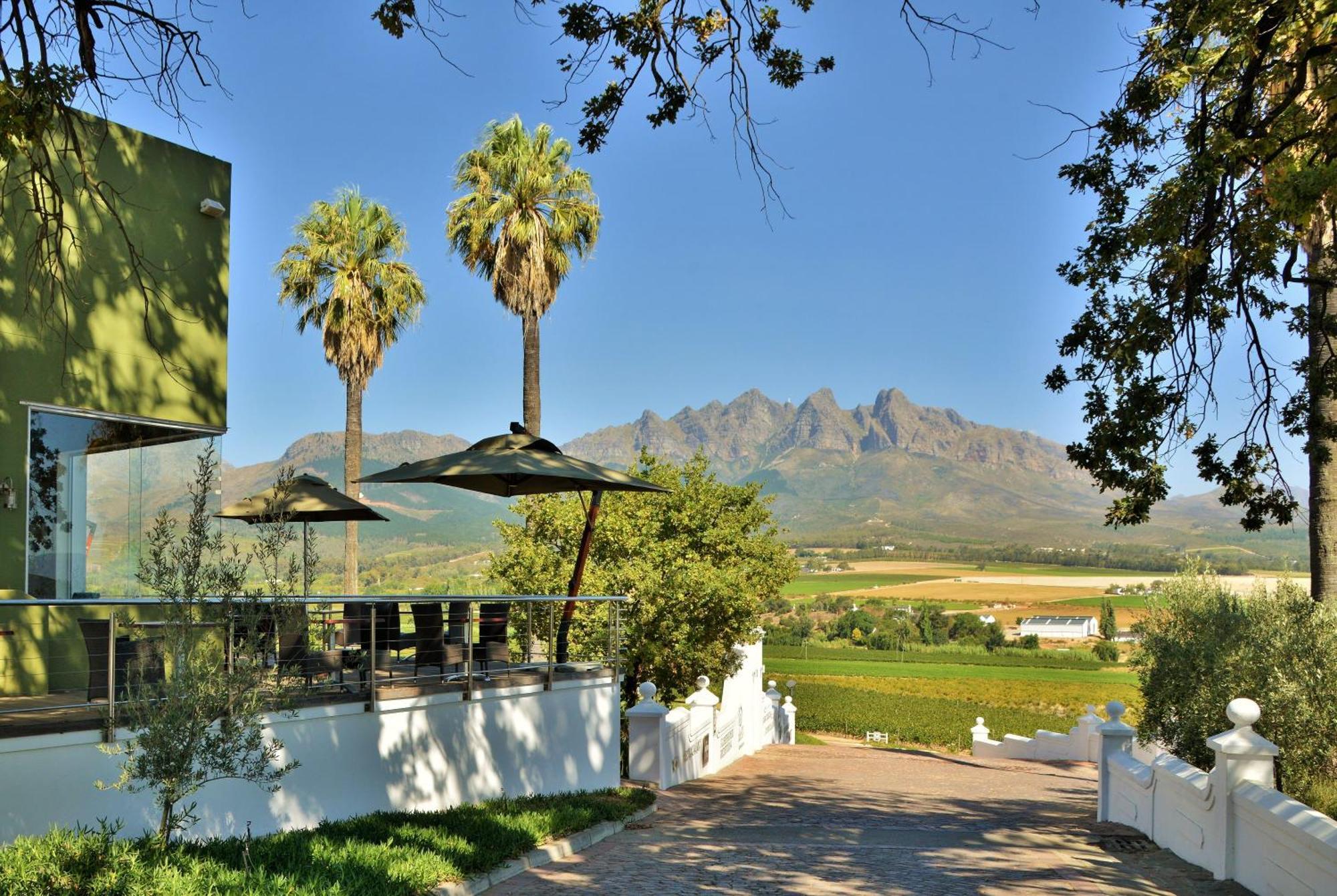 The Coach House At Val Du Charron Hotel Wellington Exterior photo